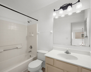 1518 Meadowsedge Lane - Photo Thumbnail 6