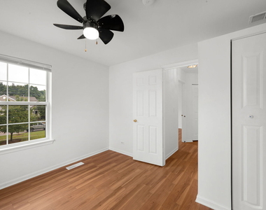 1518 Meadowsedge Lane - Photo Thumbnail 8