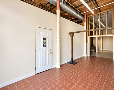 902 1/2 N Main Street - Photo Thumbnail 2