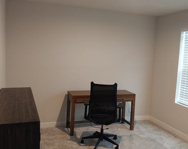 121 Cornerstone Drive - Photo Thumbnail 5