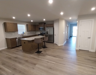 121 Cornerstone Drive - Photo Thumbnail 4