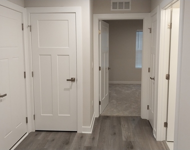 121 Cornerstone Drive - Photo Thumbnail 11