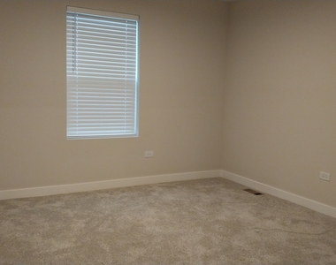 121 Cornerstone Drive - Photo Thumbnail 8