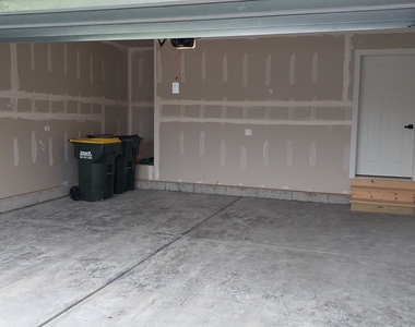 121 Cornerstone Drive - Photo Thumbnail 13