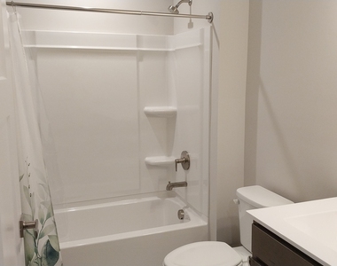 121 Cornerstone Drive - Photo Thumbnail 7