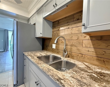1608 Se 28th Terrace - Photo Thumbnail 7