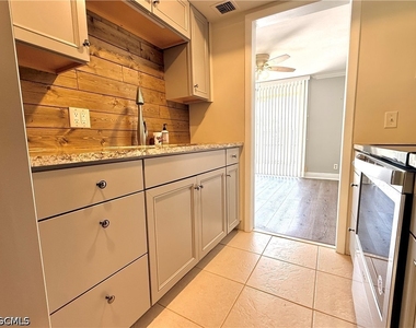1608 Se 28th Terrace - Photo Thumbnail 4