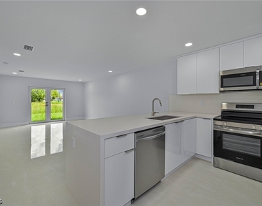 4522 24th Street Sw - Photo Thumbnail 5