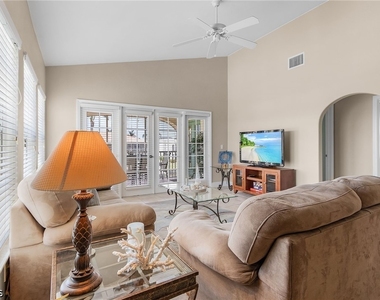 4546 Se 6th Place - Photo Thumbnail 14