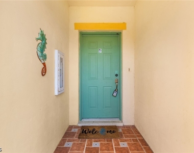 4546 Se 6th Place - Photo Thumbnail 2