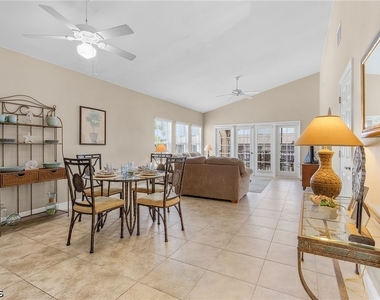 4546 Se 6th Place - Photo Thumbnail 3