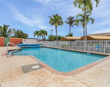 4546 Se 6th Place - Photo Thumbnail 25