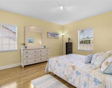 4546 Se 6th Place - Photo Thumbnail 8