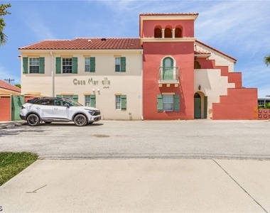 4546 Se 6th Place - Photo Thumbnail 1