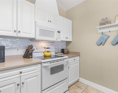 4546 Se 6th Place - Photo Thumbnail 6