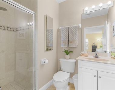 4546 Se 6th Place - Photo Thumbnail 10