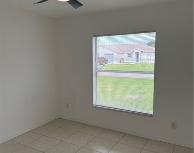 208 Homer Avenue S - Photo Thumbnail 13