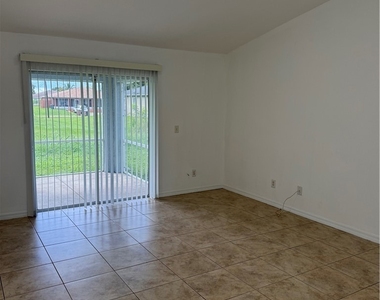 208 Homer Avenue S - Photo Thumbnail 3