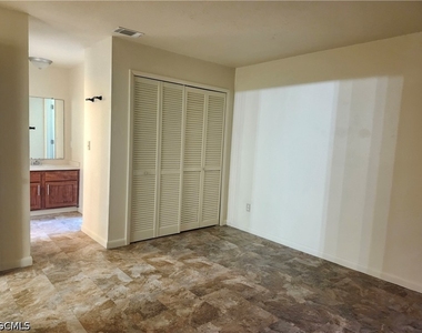 19136 Miami Boulevard - Photo Thumbnail 8