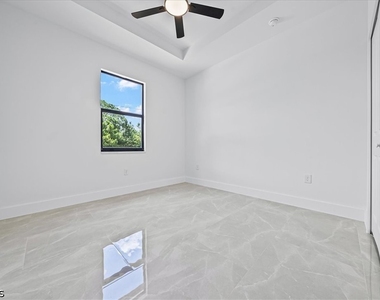 2129 Fairway Drive - Photo Thumbnail 10