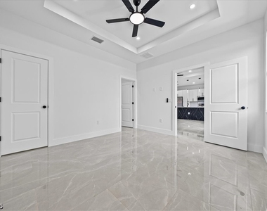 2129 Fairway Drive - Photo Thumbnail 6