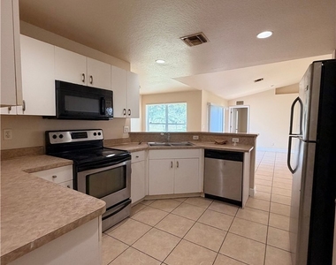 316 Nw 18th Avenue - Photo Thumbnail 5