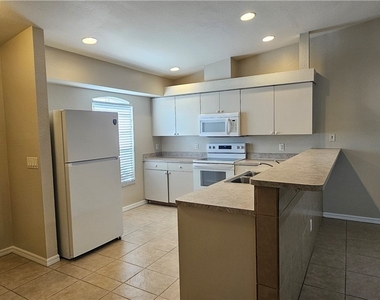 1626 Sw Santa Barbara Place - Photo Thumbnail 1
