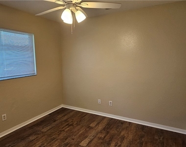 1626 Sw Santa Barbara Place - Photo Thumbnail 8