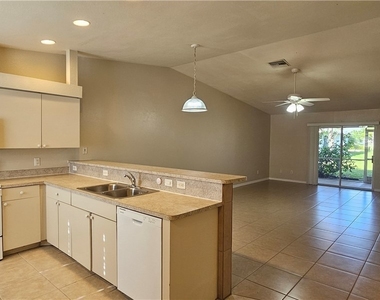 1626 Sw Santa Barbara Place - Photo Thumbnail 2