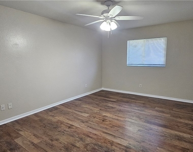 1626 Sw Santa Barbara Place - Photo Thumbnail 4