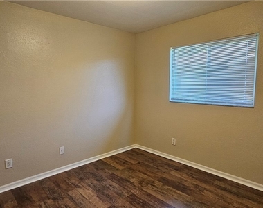 1626 Sw Santa Barbara Place - Photo Thumbnail 11