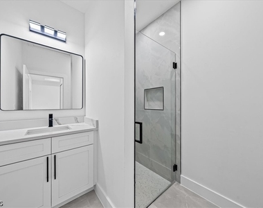 2131 Fairway Drive - Photo Thumbnail 12