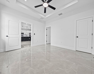 2131 Fairway Drive - Photo Thumbnail 7