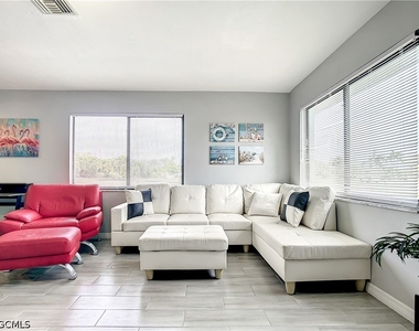 4928 Sw 16th Place - Photo Thumbnail 4