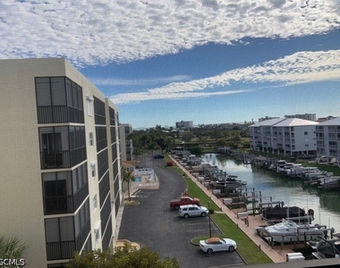 4471 Bay Beach Lane - Photo Thumbnail 7