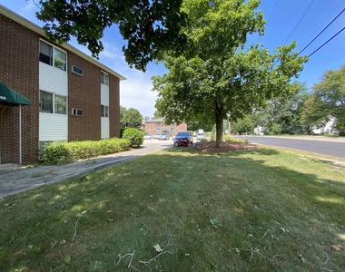93 West - Photo Thumbnail 30