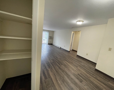 93 West - Photo Thumbnail 10