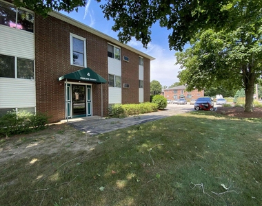 93 West - Photo Thumbnail 3