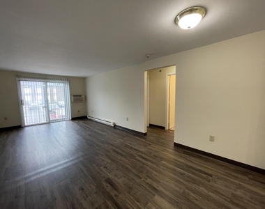 93 West - Photo Thumbnail 13