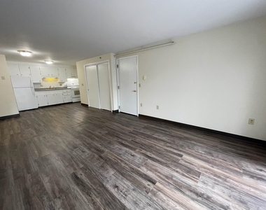 93 West - Photo Thumbnail 12