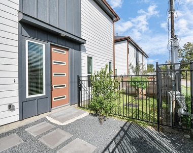 829 N Emile Street - Photo Thumbnail 3
