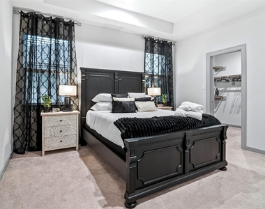 829 N Emile Street - Photo Thumbnail 14