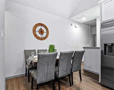 829 N Emile Street - Photo Thumbnail 26