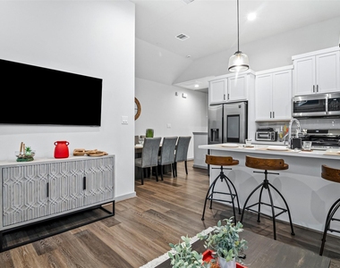829 N Emile Street - Photo Thumbnail 29