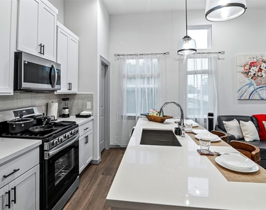 829 N Emile Street - Photo Thumbnail 34
