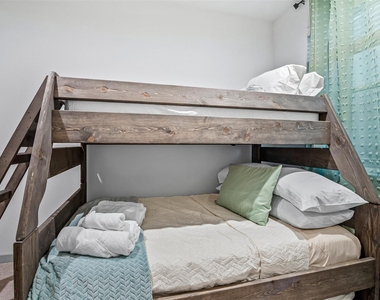 829 N Emile Street - Photo Thumbnail 10