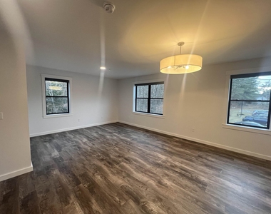 106 Grove - Photo Thumbnail 6