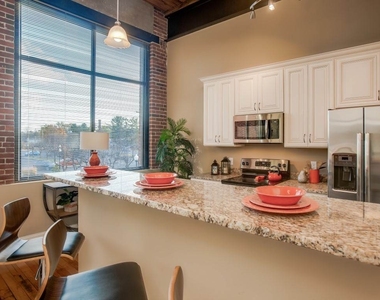 222 West - Photo Thumbnail 15