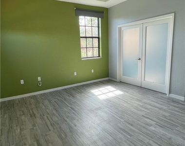 7385 Bristol Circle - Photo Thumbnail 16