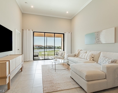 9402 Pocida Court - Photo Thumbnail 11